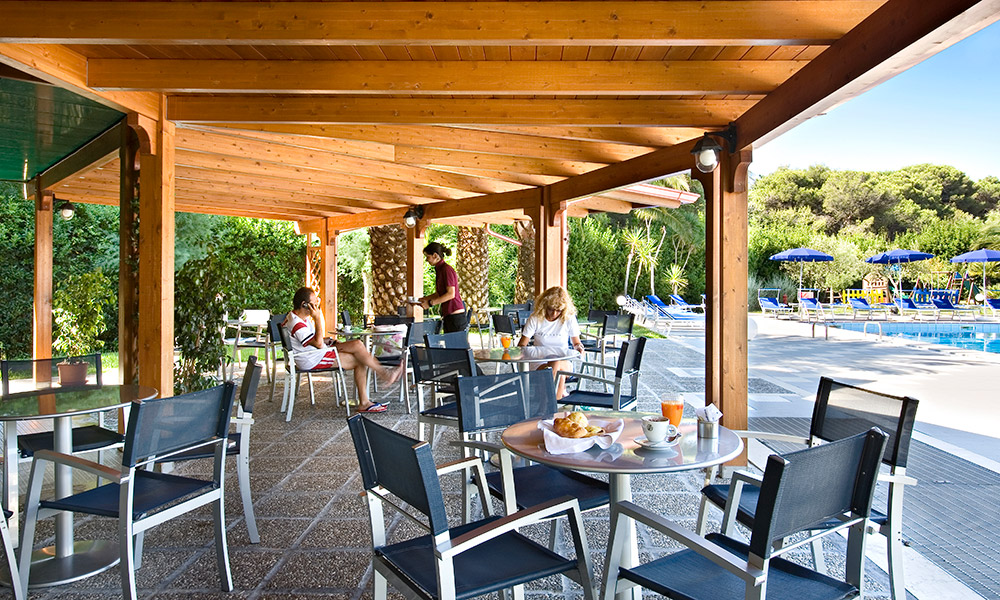 Enjoy breakfast by the pool
