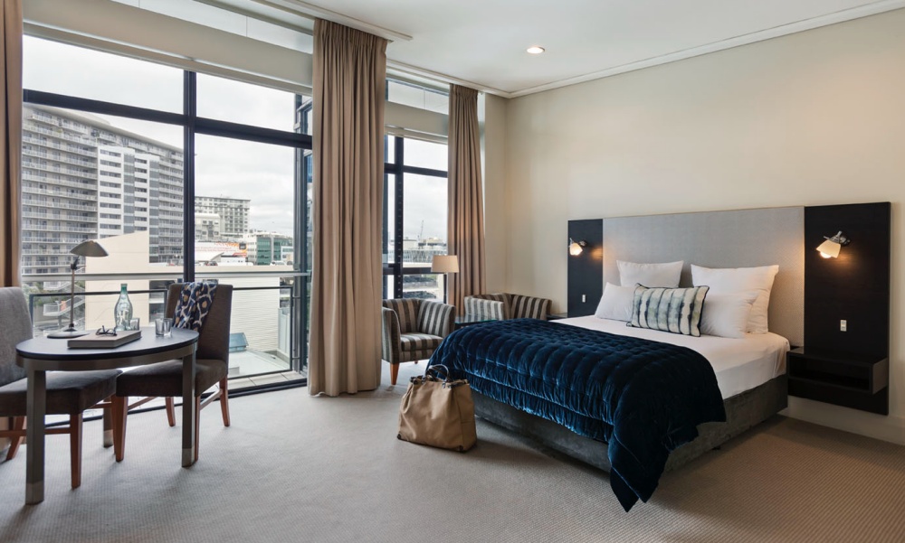 Queen Studio Suite with City View.