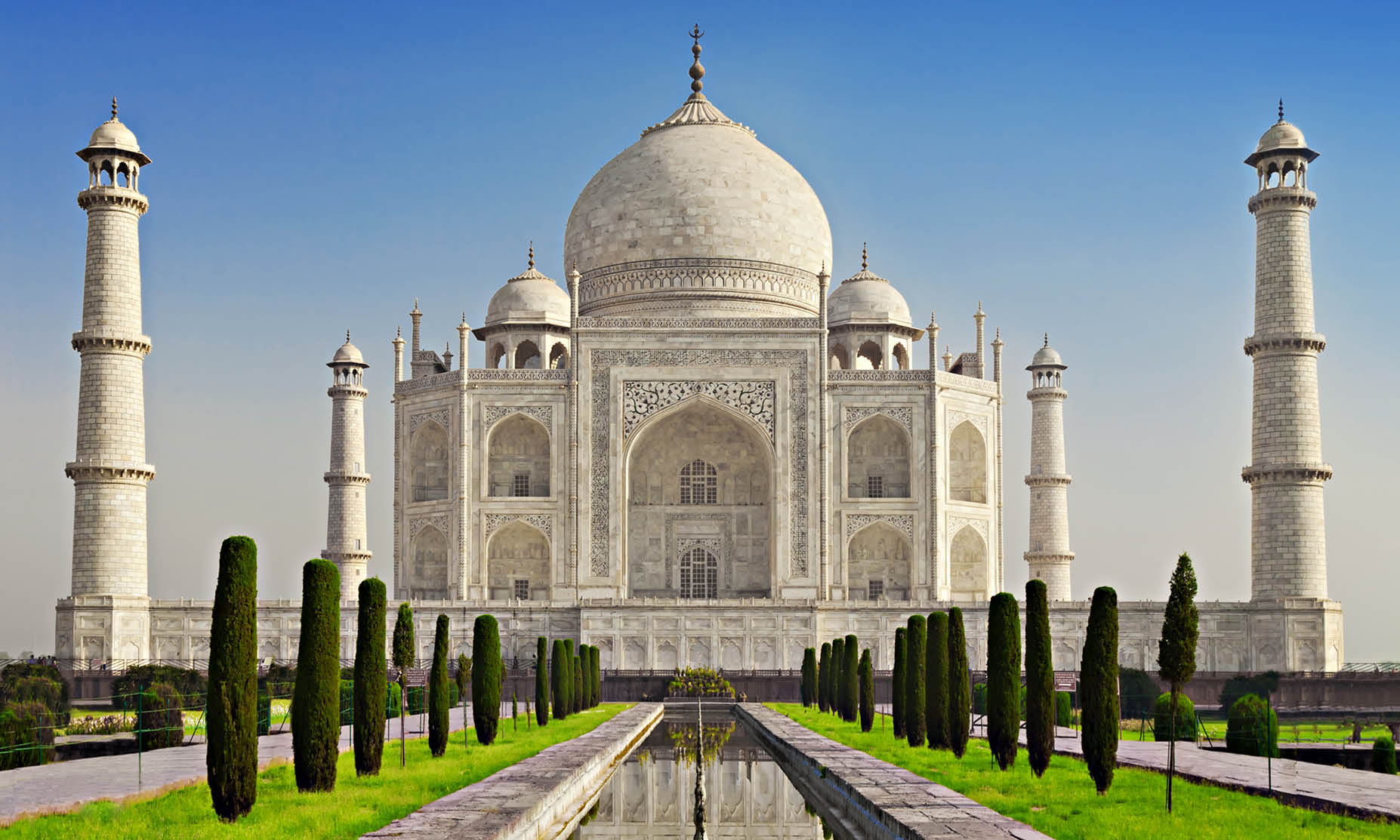 Construction on the iconic Taj Mahal commenced in 1631.